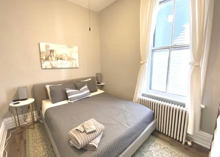 Walk To Wrigley 3br1ba Sleeps 8 Free Parking * Chicago