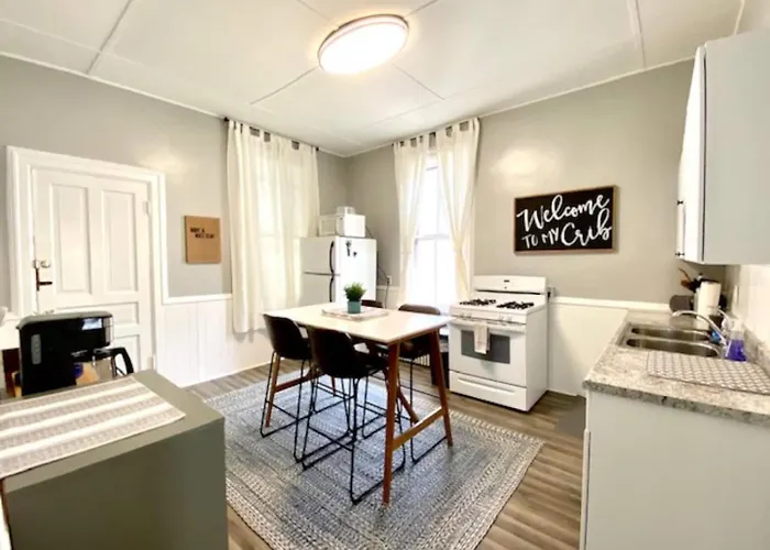 Walk To Wrigley 3br1ba Sleeps 8 Free Parking *
