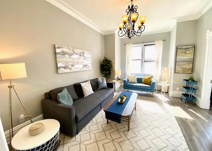 Apartment Walk To Wrigley 3br1ba Sleeps 8 Free Parking *
