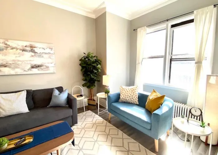 Walk To Wrigley 3br1ba Sleeps 8 Free Parking Apartment