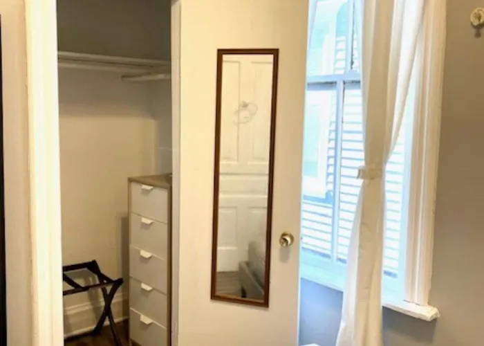 Apartment Walk To Wrigley 3br1ba Sleeps 8 Free Parking *
