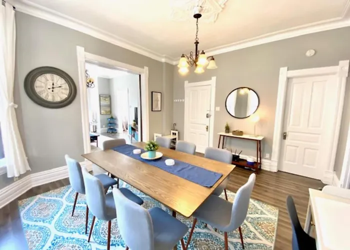 Walk To Wrigley 3br1ba Sleeps 8 Free Parking Apartment *