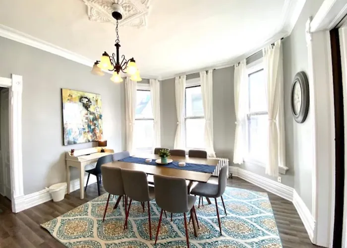 Walk To Wrigley 3br1ba Sleeps 8 Free Parking *