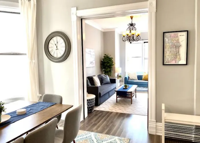 Walk To Wrigley 3br1ba Sleeps 8 Free Parking Apartment