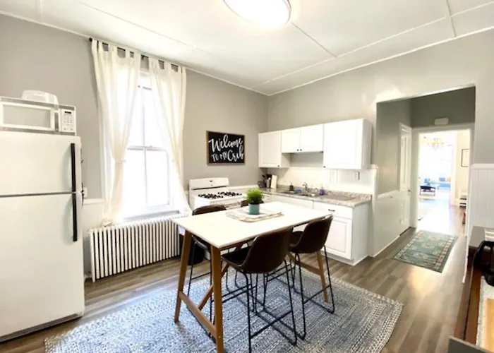 Walk To Wrigley 3br1ba Sleeps 8 Free Parking *