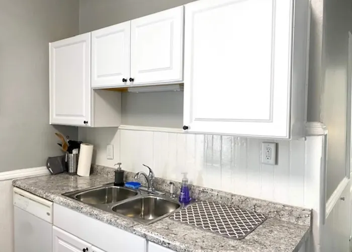 Apartment Walk To Wrigley 3br1ba Sleeps 8 Free Parking Chicago